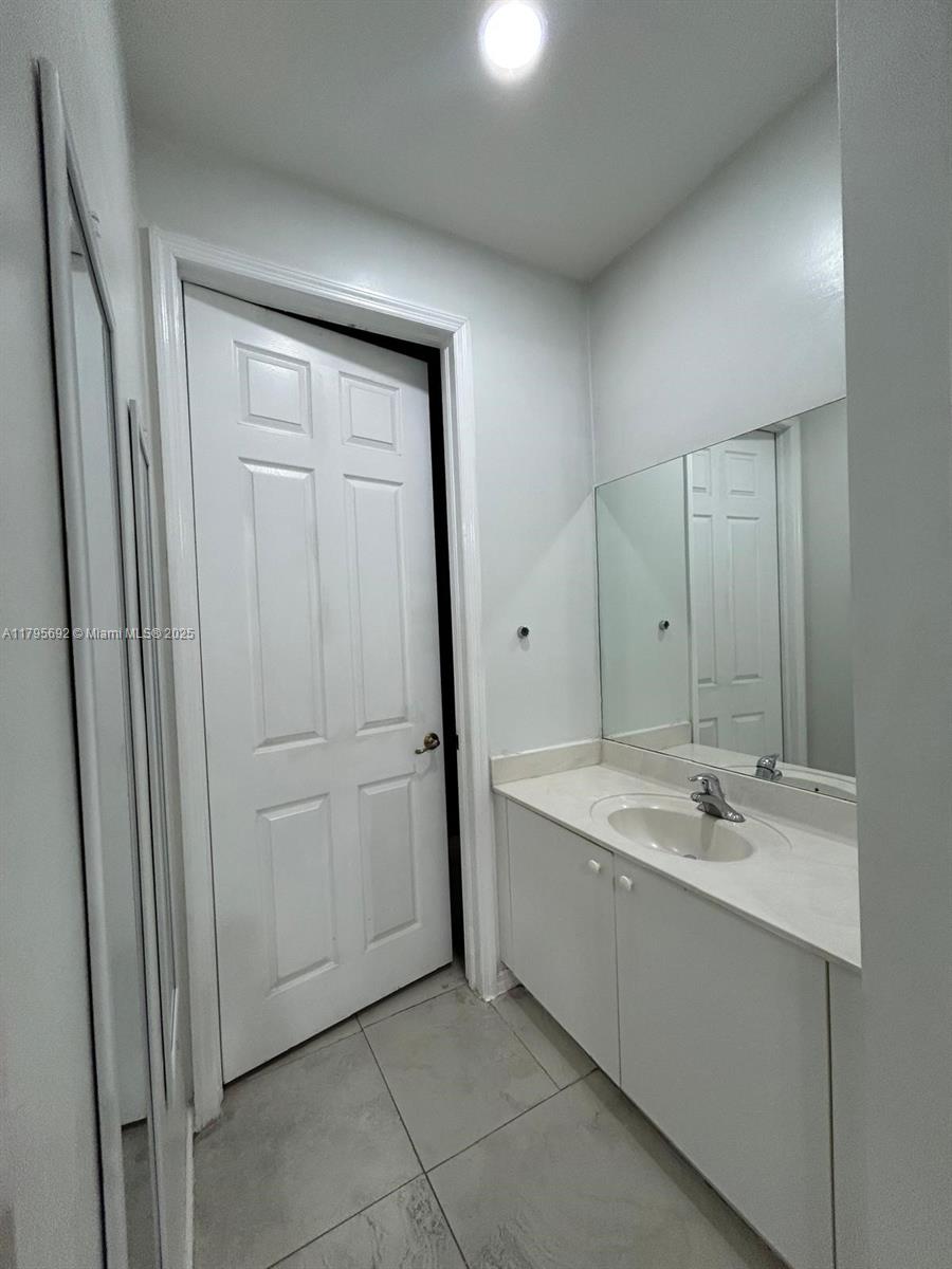 4295 Ne 10th Ct 0 Property Photo 13