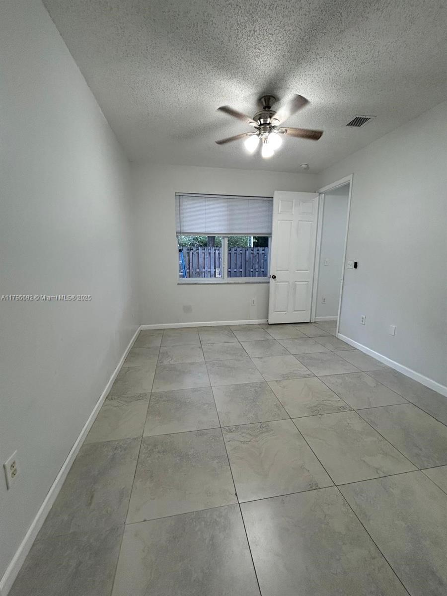 4295 Ne 10th Ct 0 Property Photo 15