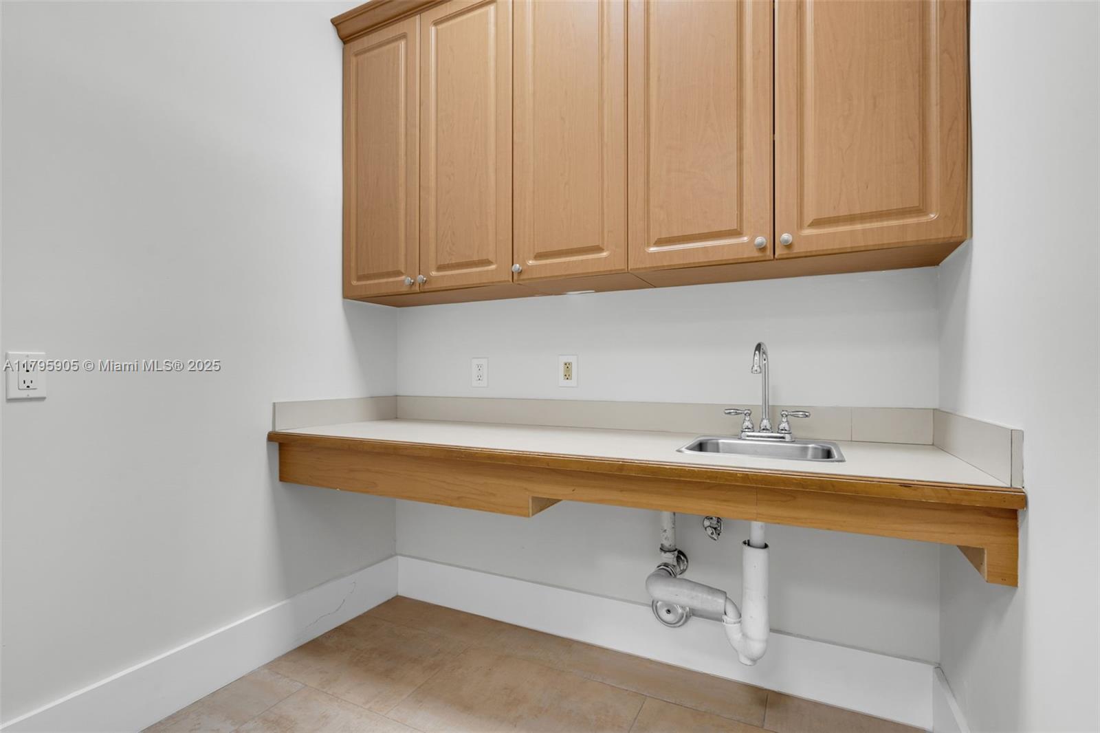 8145 Nw 33rd St 8145 Property Photo 12