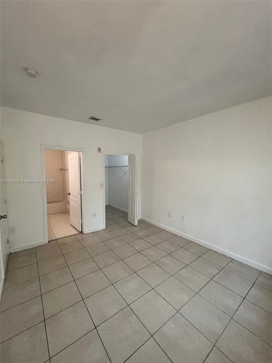 1661 Se 28th St 206 Property Photo 5