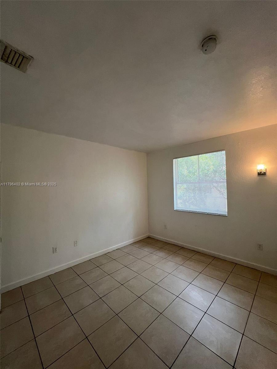 1661 Se 28th St 206 Property Photo 8