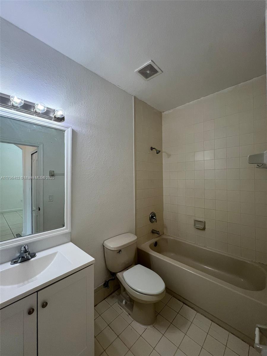 1661 Se 28th St 206 Property Photo 11
