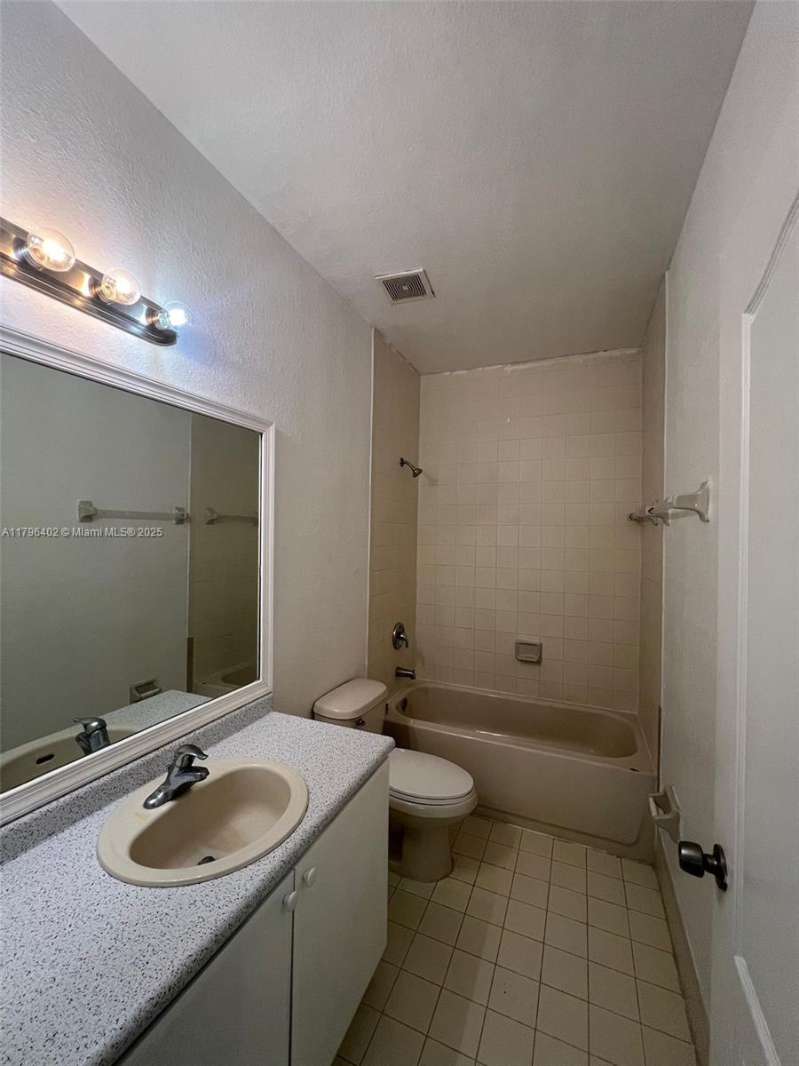 1661 Se 28th St 206 Property Photo 12