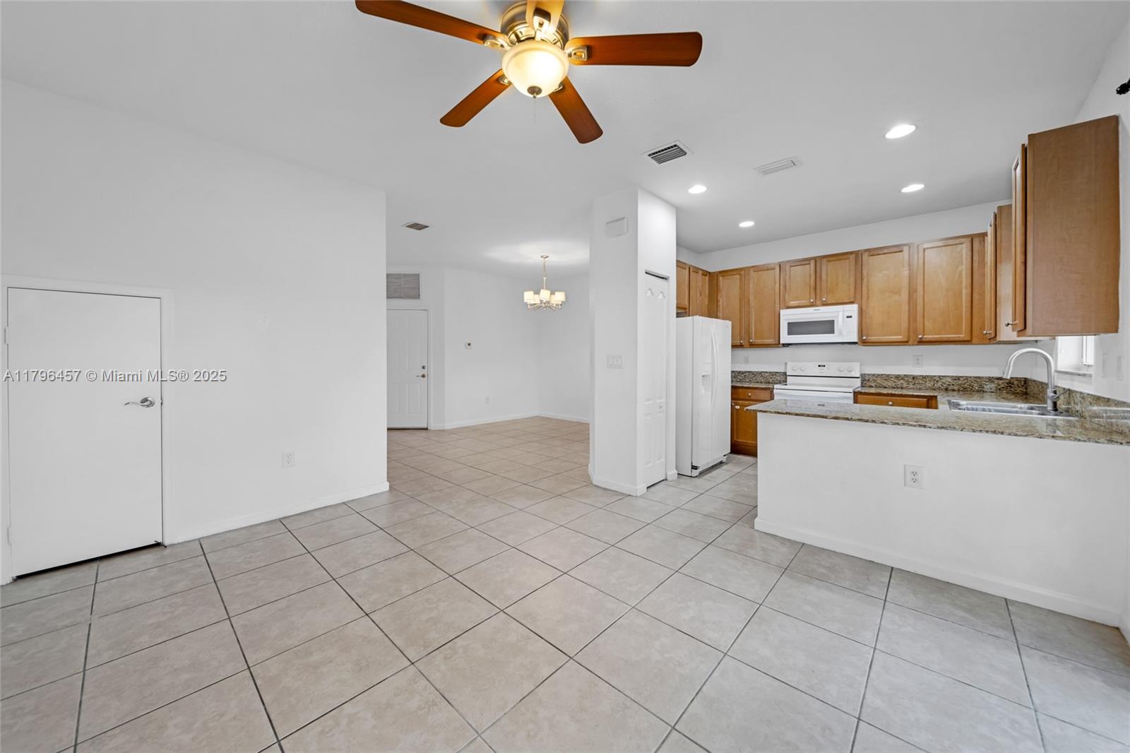 948 Ne 29th Ter Property Photo 12