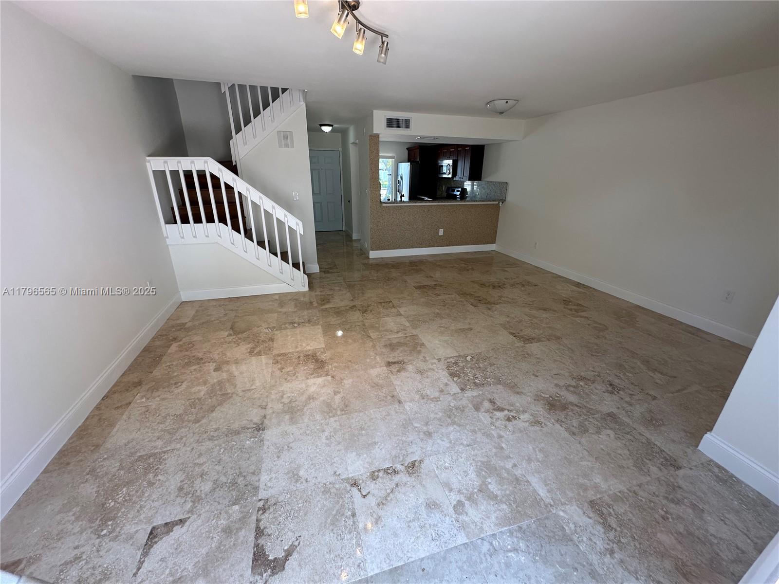 878 Crystal Lake Dr Property Photo 4