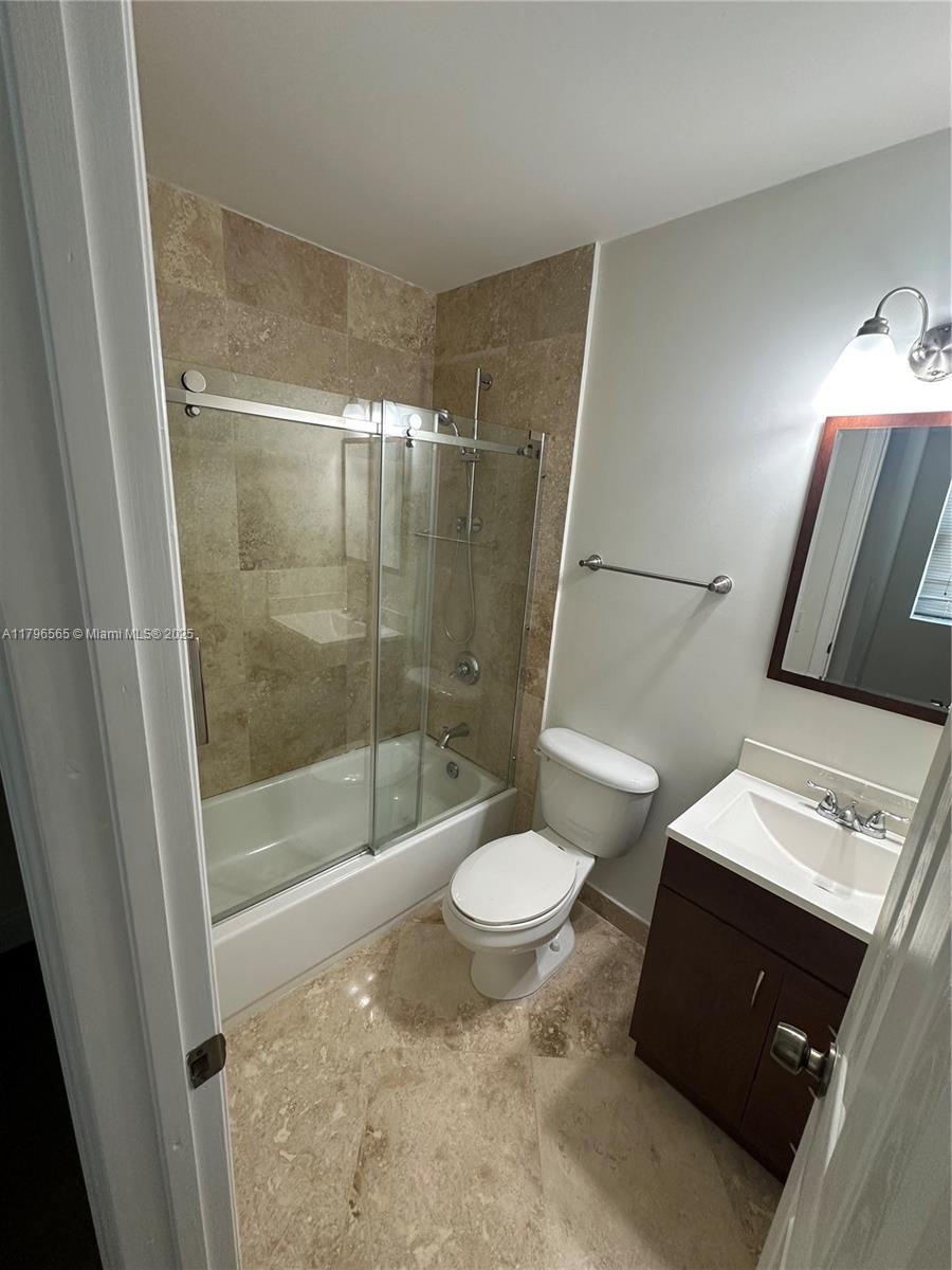 878 Crystal Lake Dr Property Photo 10