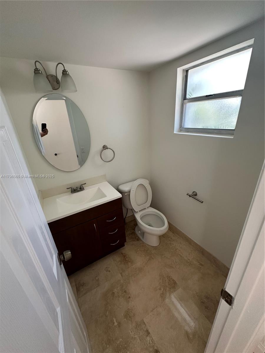 878 Crystal Lake Dr Property Photo 11