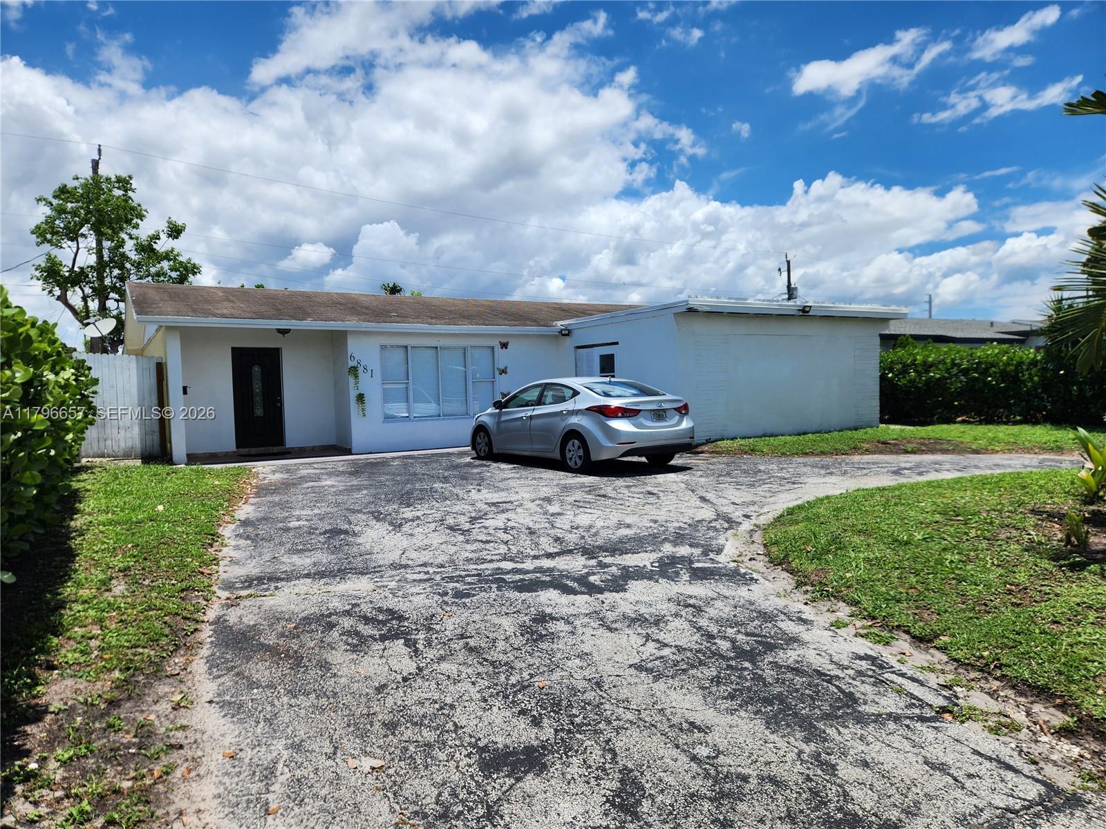 6881 Sheridan St Property Photo 2