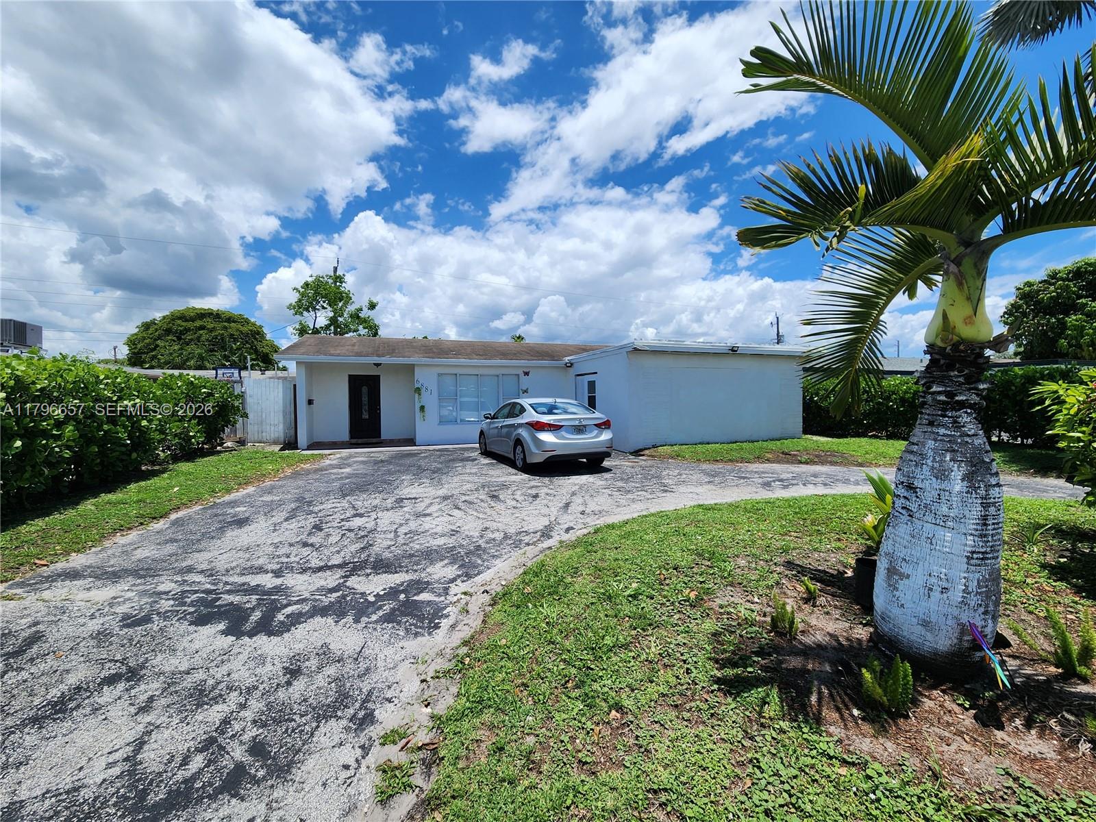 6881 Sheridan St Property Photo 3