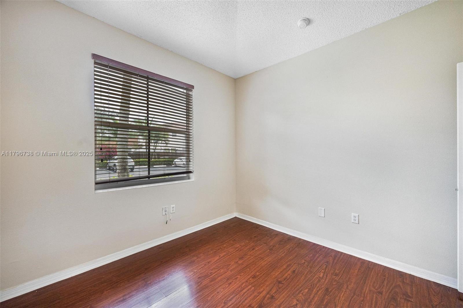 2252 Ne 42nd Cir Property Photo 7