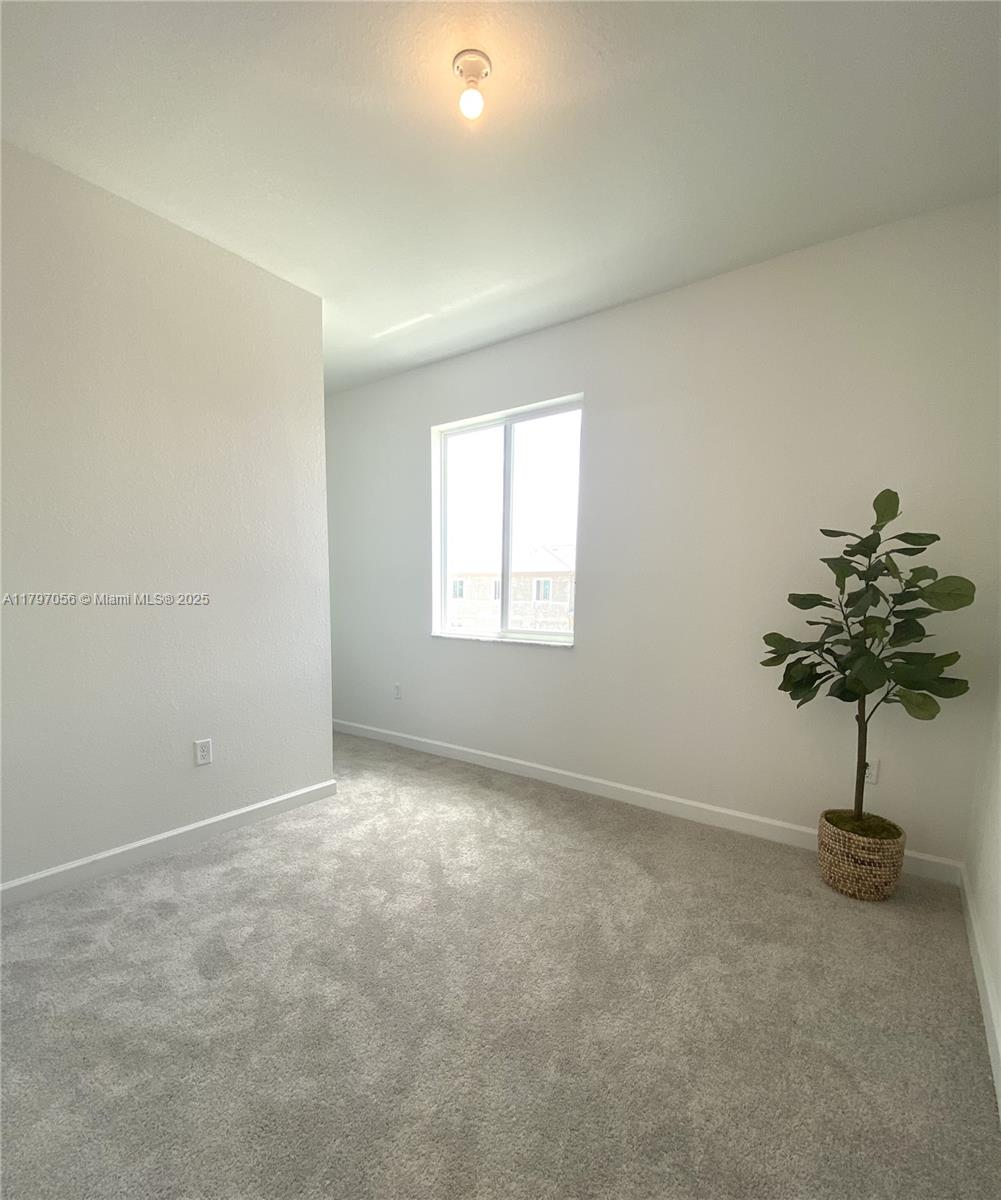 751 Se 14th St . Property Photo 11