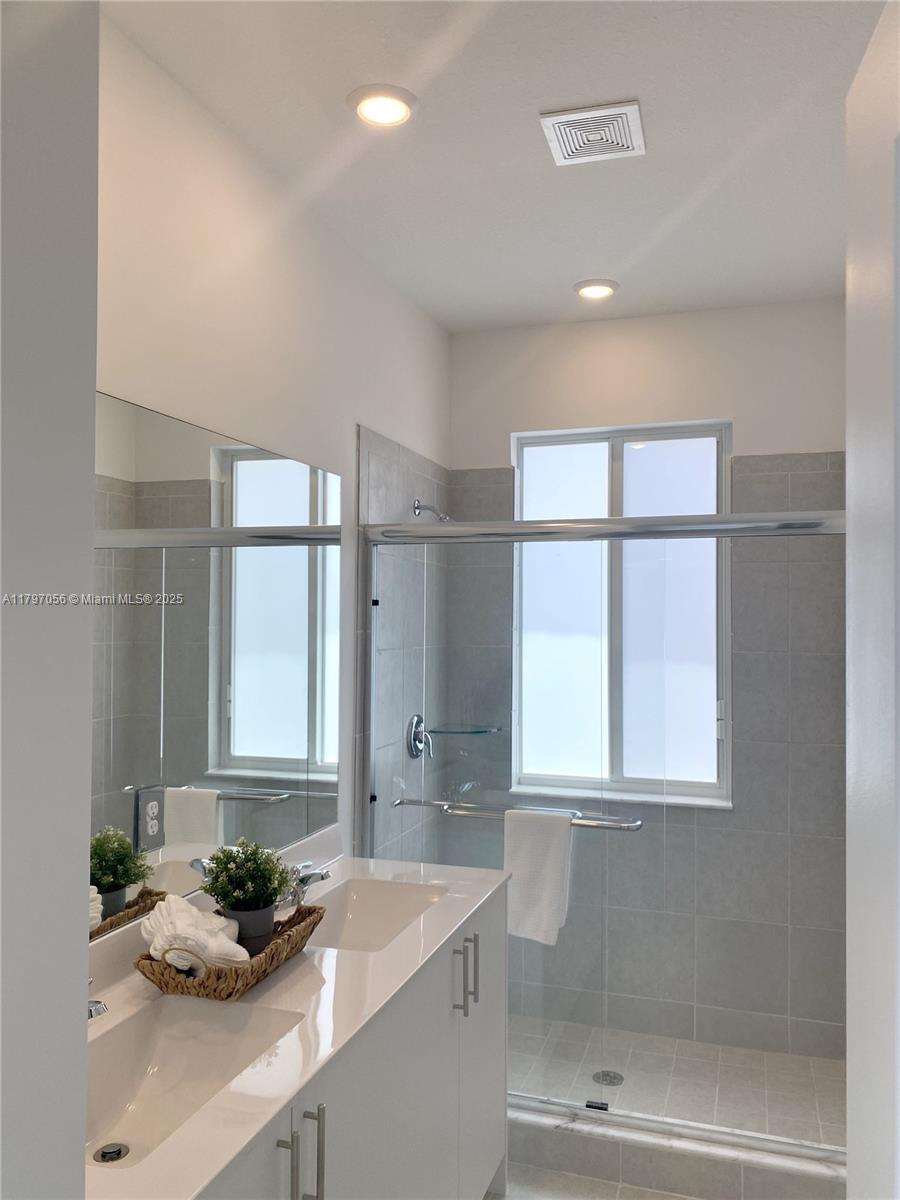 751 Se 14th St . Property Photo 12