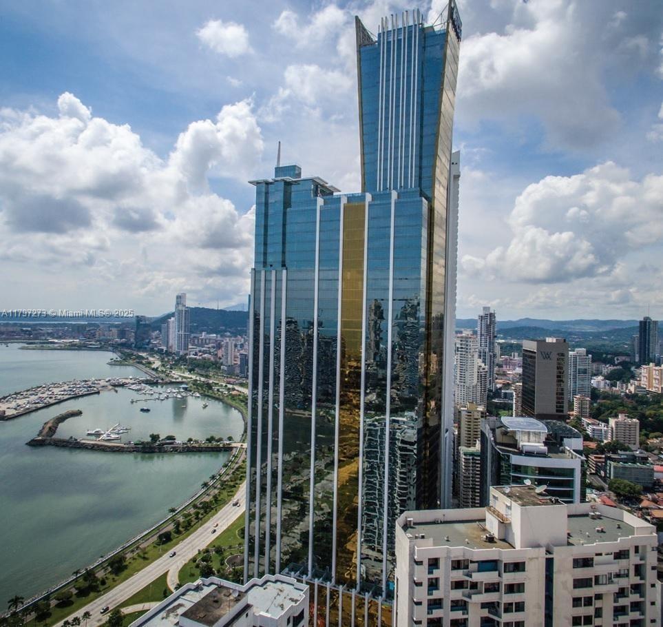 Torre Bicsa Financial Avenida Balboa Y Calle Aquilino De La Guar