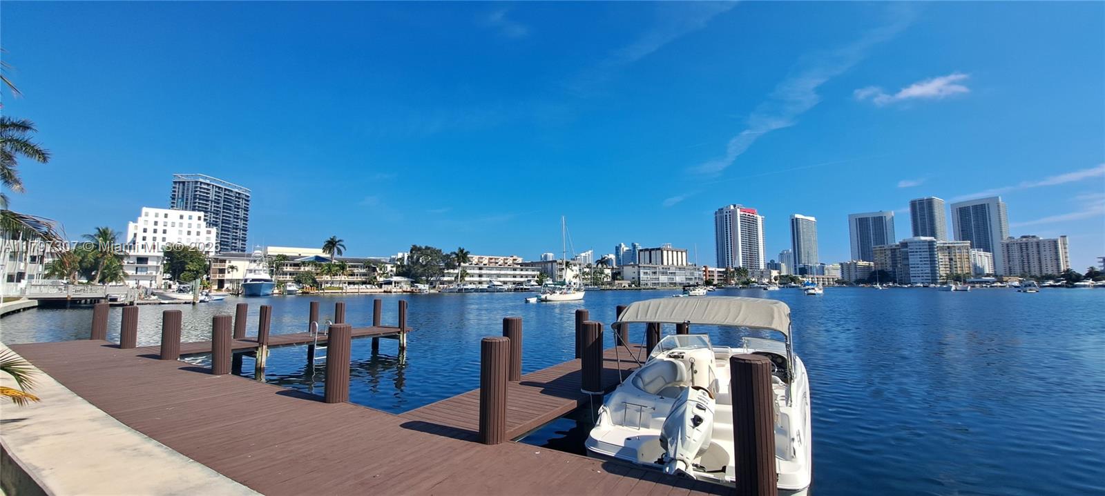 450 GOLDEN ISLES DR 2H Property Photo 1