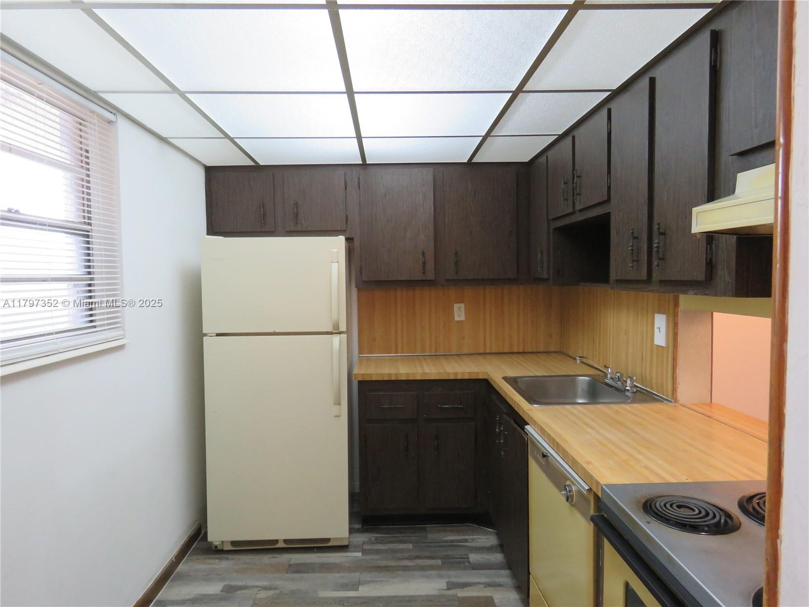 13707 Kendale Lakes Cir Ph2 Property Photo 1