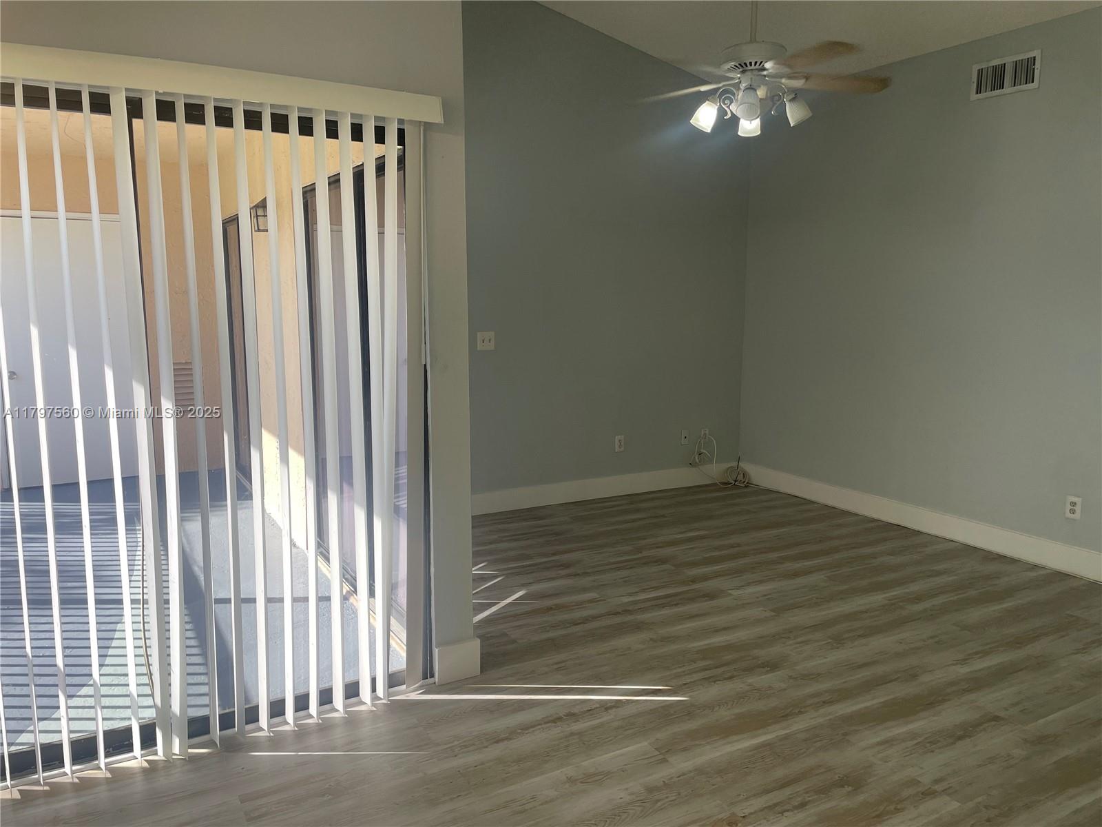 1190 Washington Cir 1190d Property Photo 11