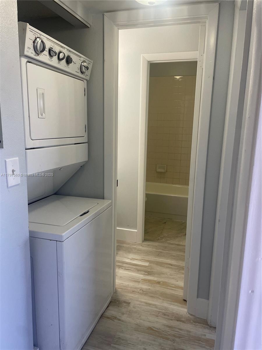 1190 Washington Cir 1190d Property Photo 12