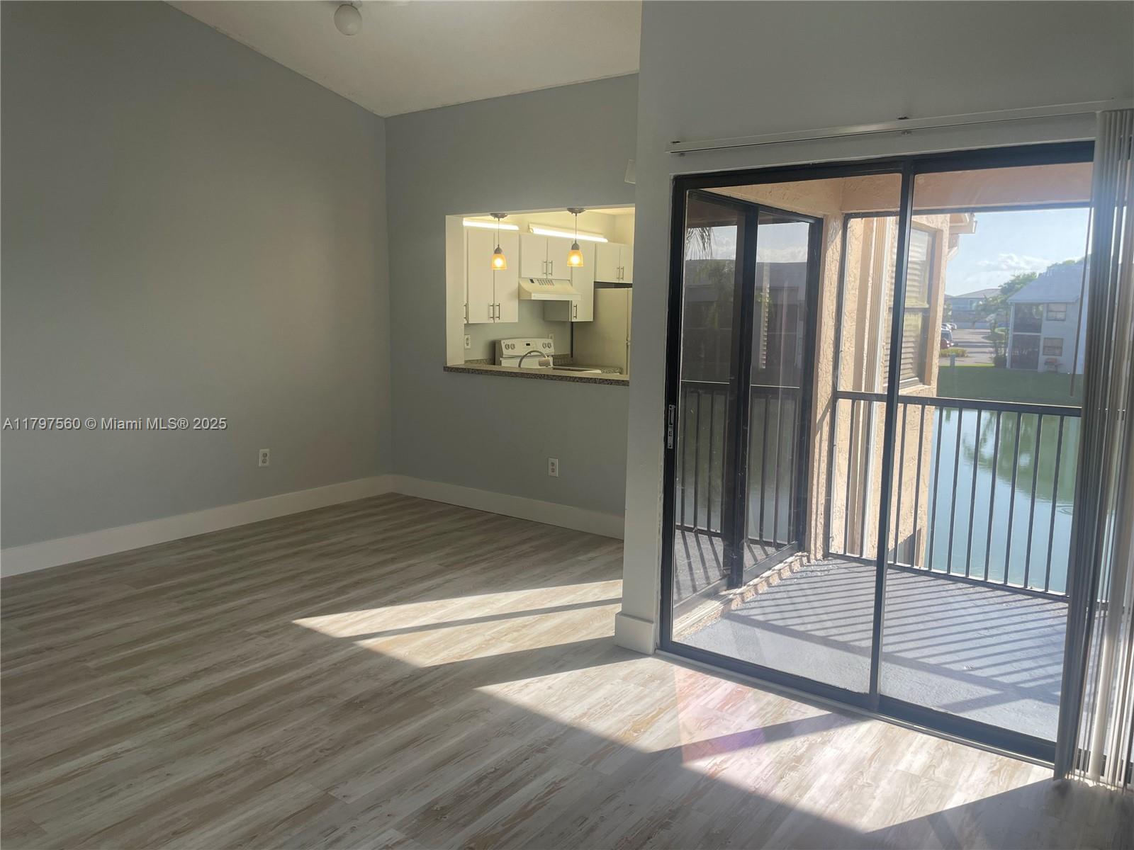 1190 Washington Cir 1190d Property Photo 15