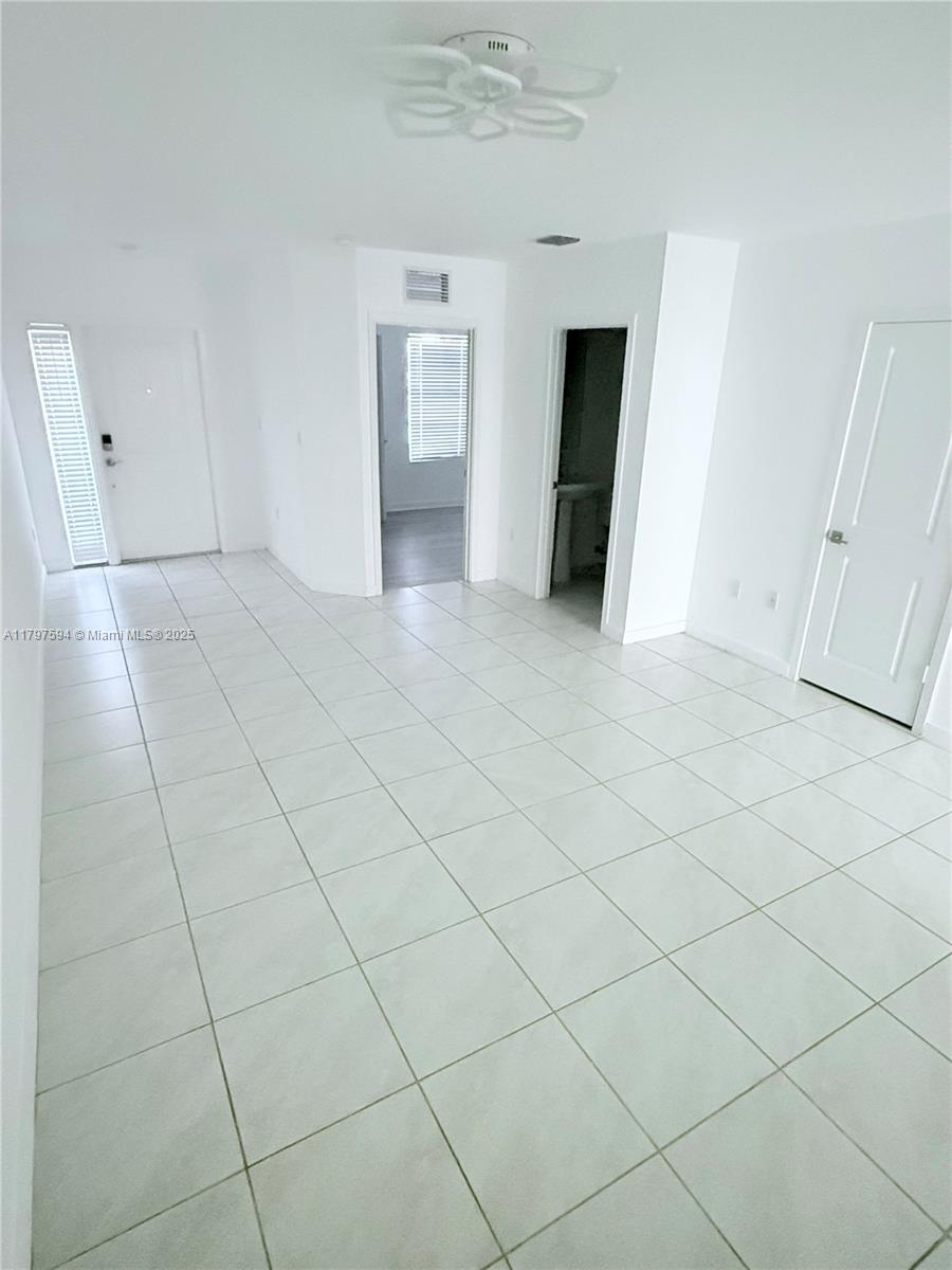 541 Ne 5th Way Property Photo 2