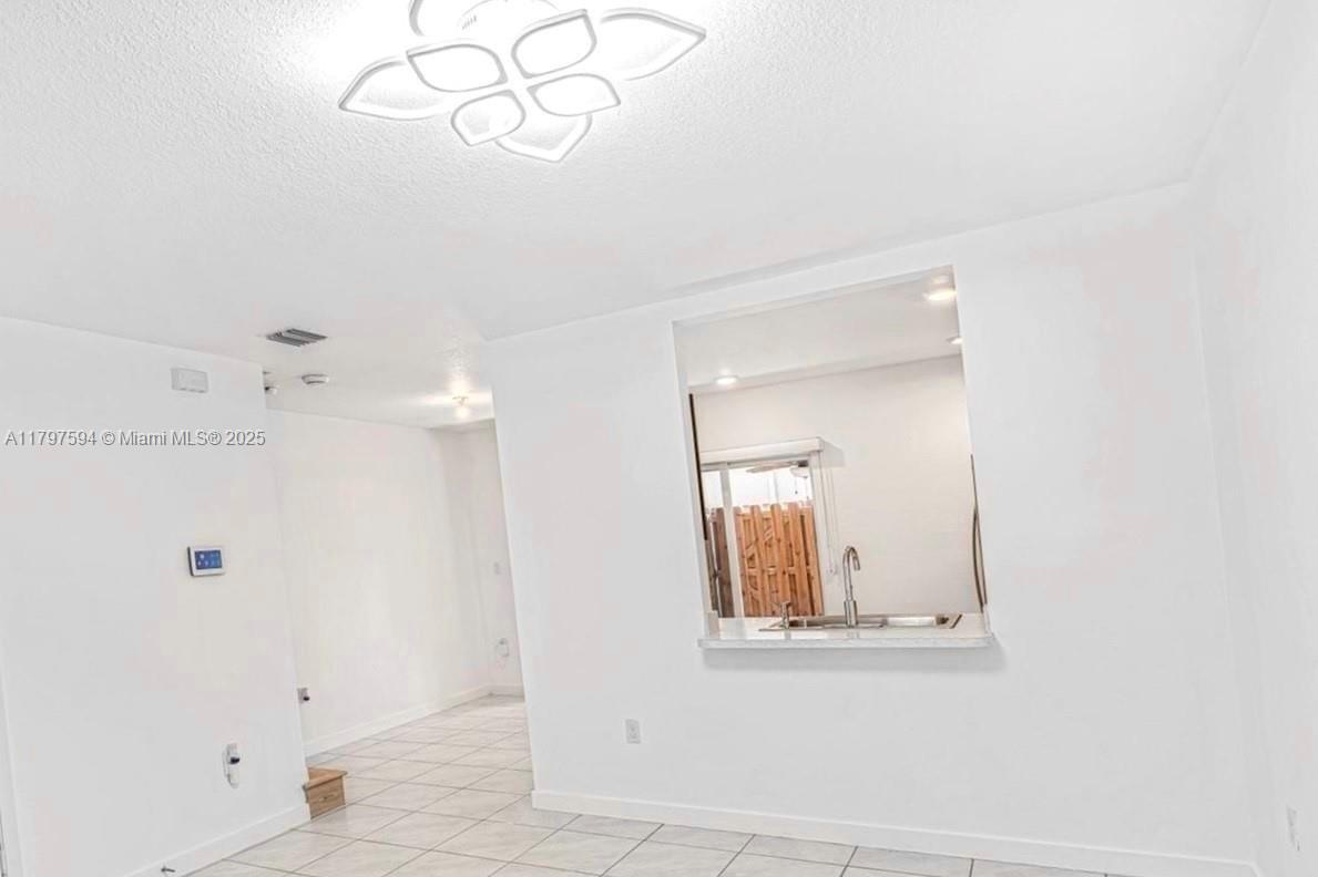 541 Ne 5th Way Property Photo 3