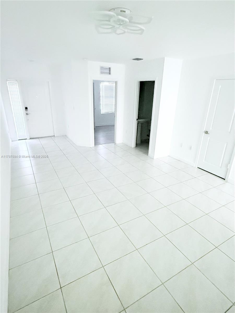 541 Ne 5th Way Property Photo 4