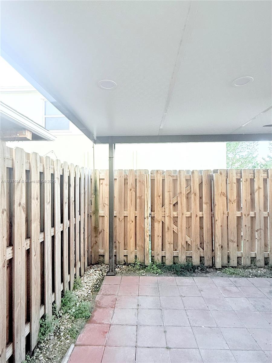 541 Ne 5th Way Property Photo 14