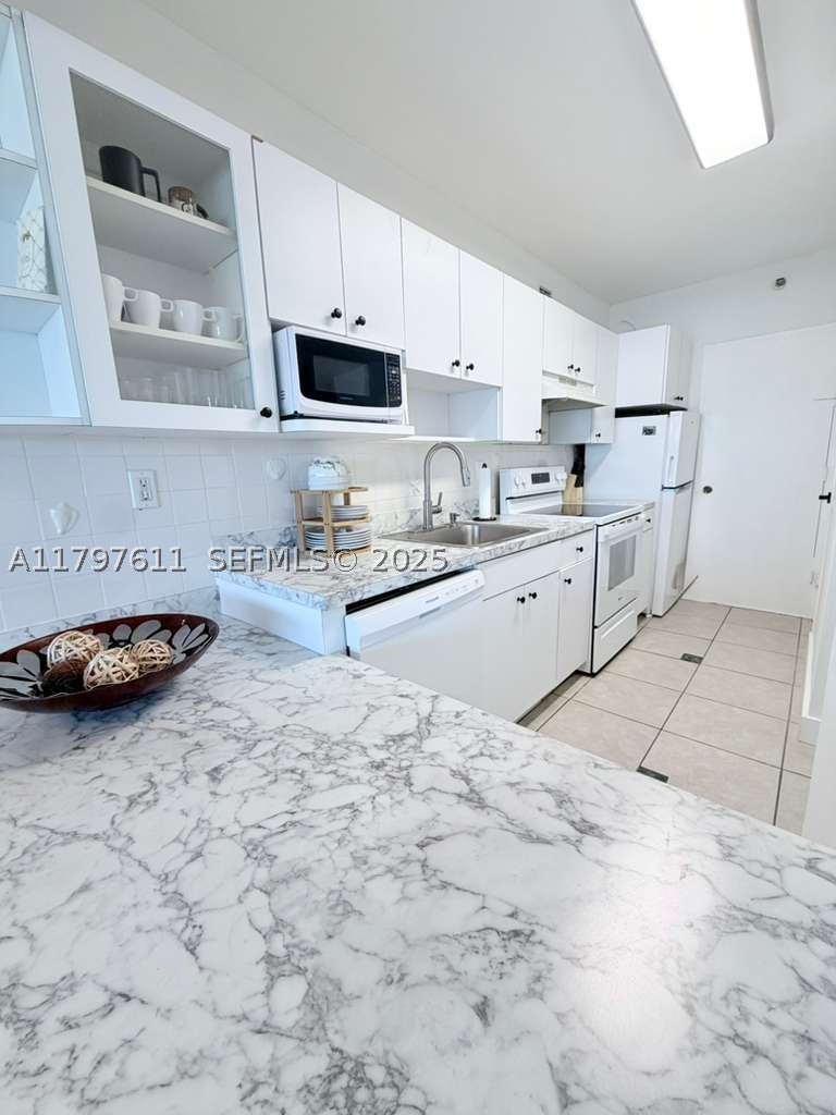 100 Lincoln Rd 1220 Property Photo 5
