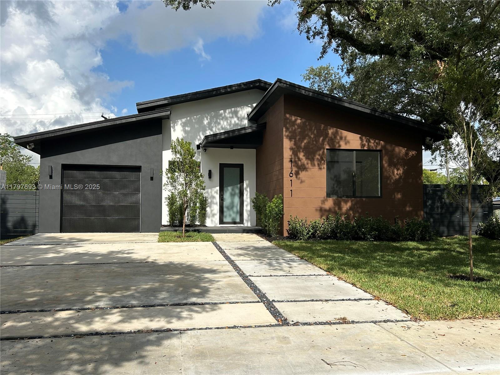 1611 Sw 30th Ave Property Photo 1