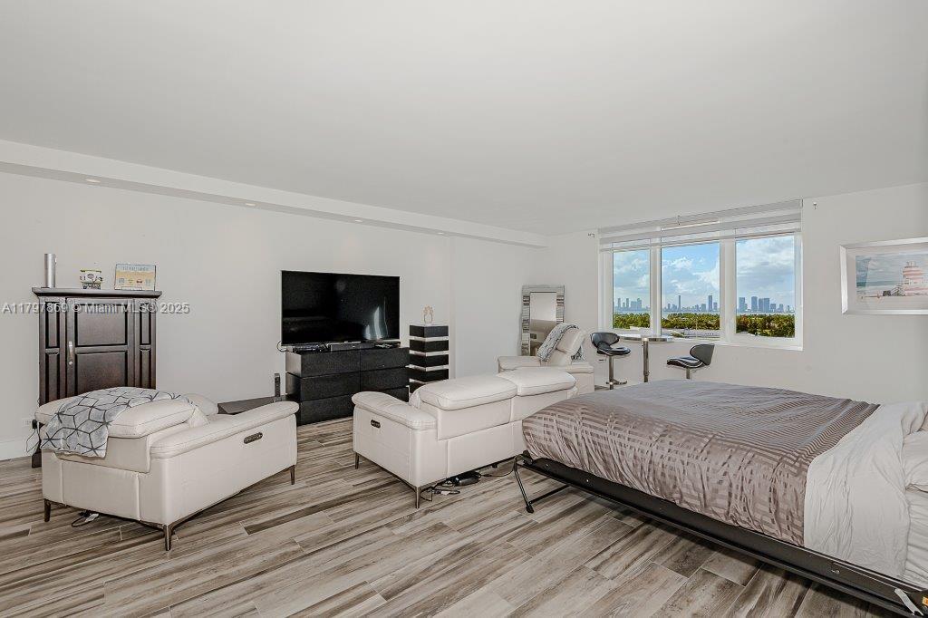 2301 Collins Ave 1532 Property Photo 7
