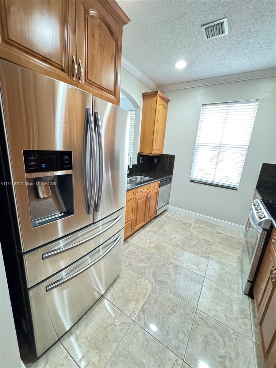 2274 Ne 42nd Cir Property Photo 7