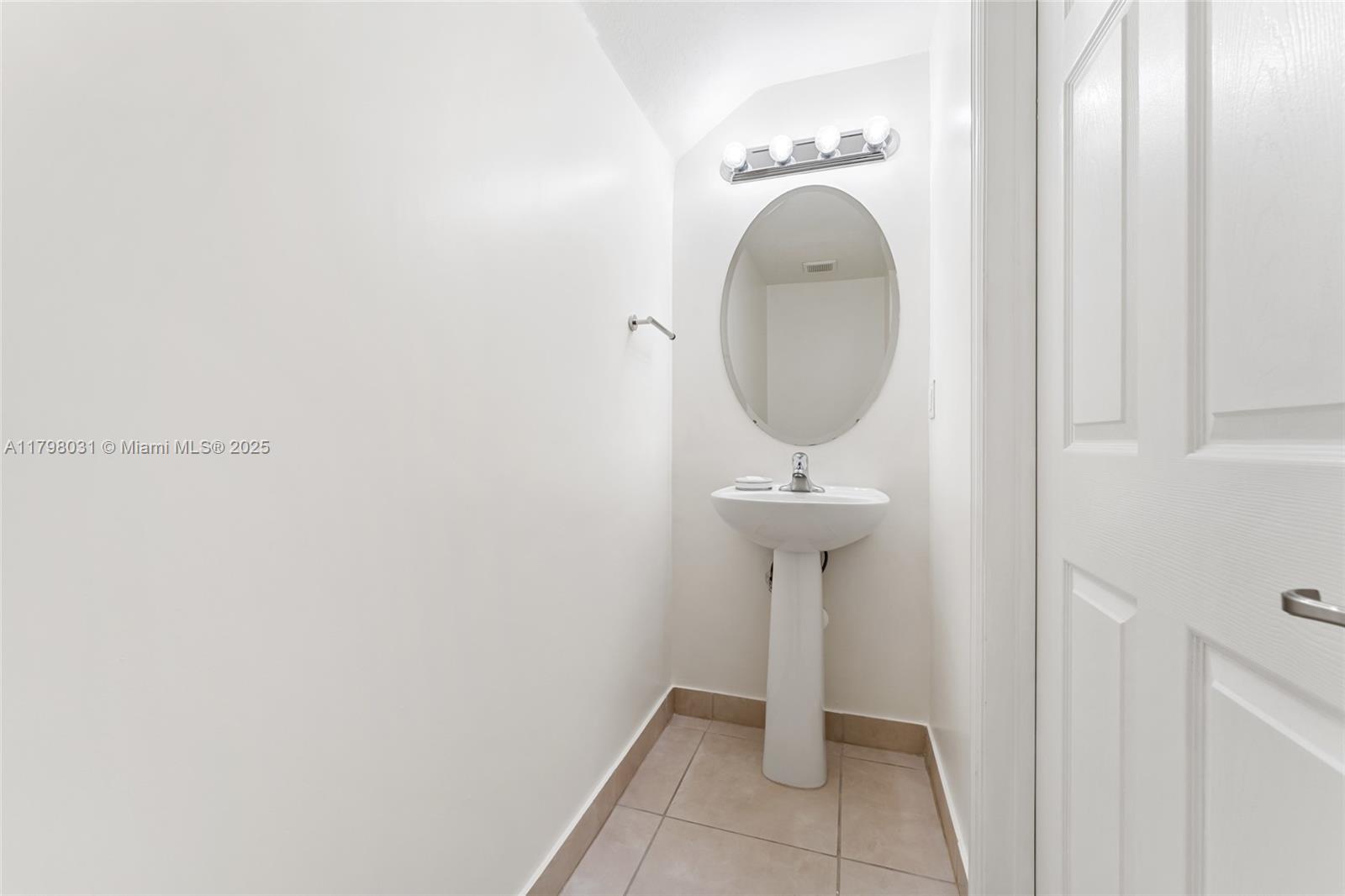 11416 Sw 254th St Property Photo 8