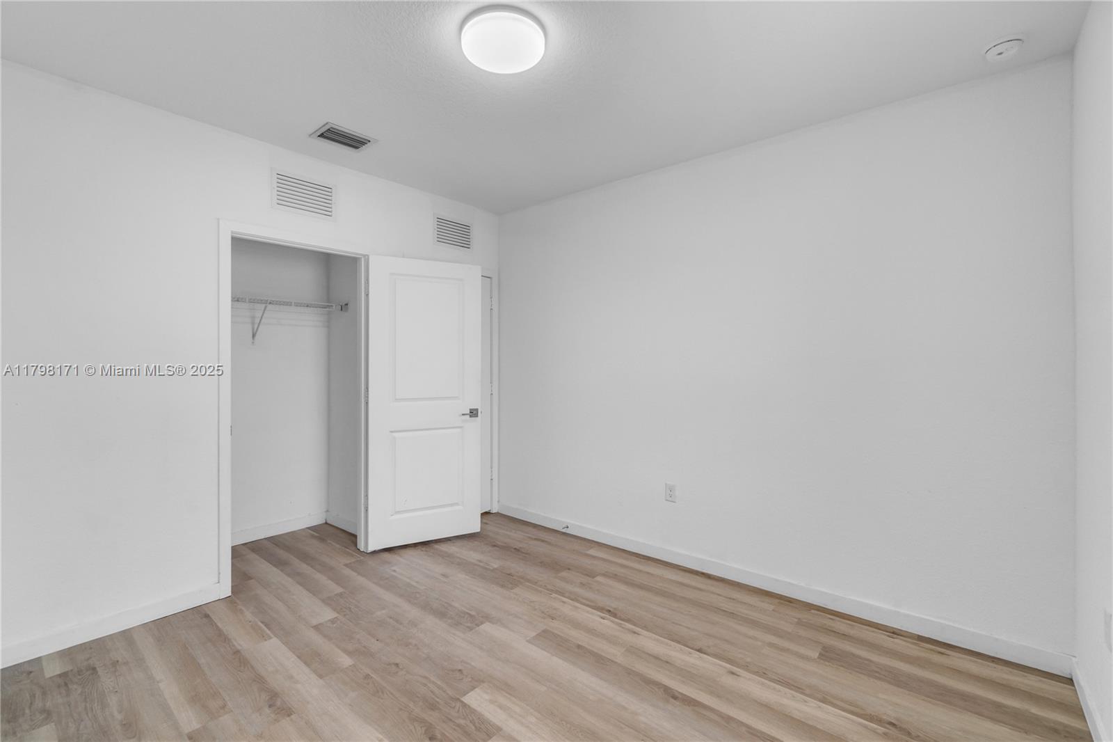 1871 Se 9th Ter Property Photo 13