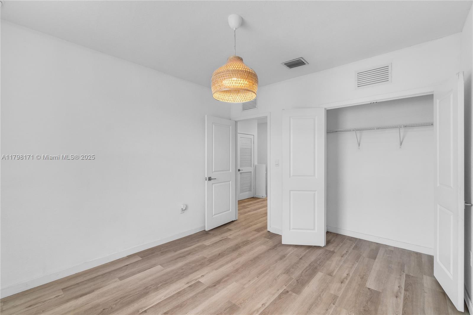 1871 Se 9th Ter Property Photo 15