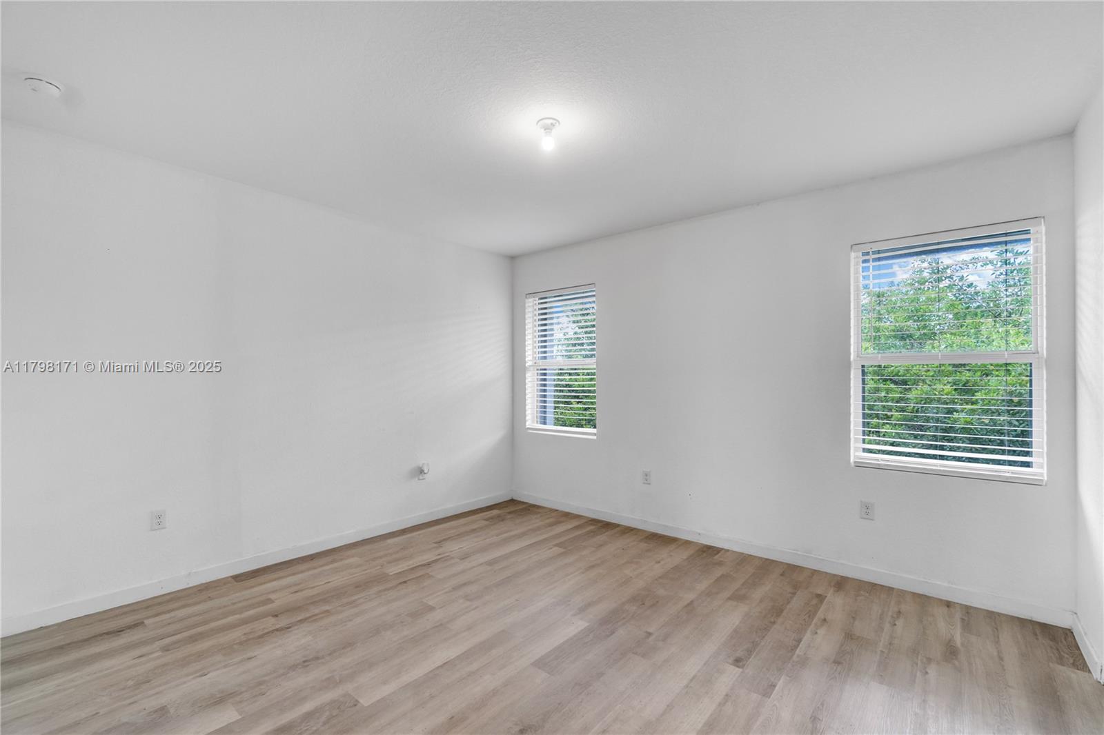 1871 Se 9th Ter Property Photo 16