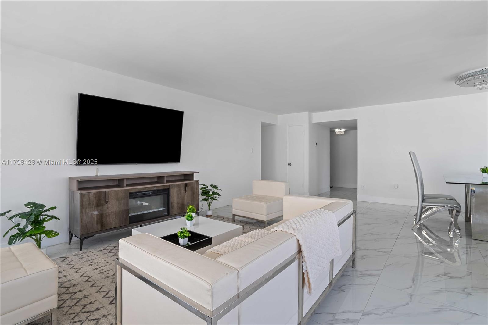18051 Biscayne Blvd 1904-1 Property Photo 4