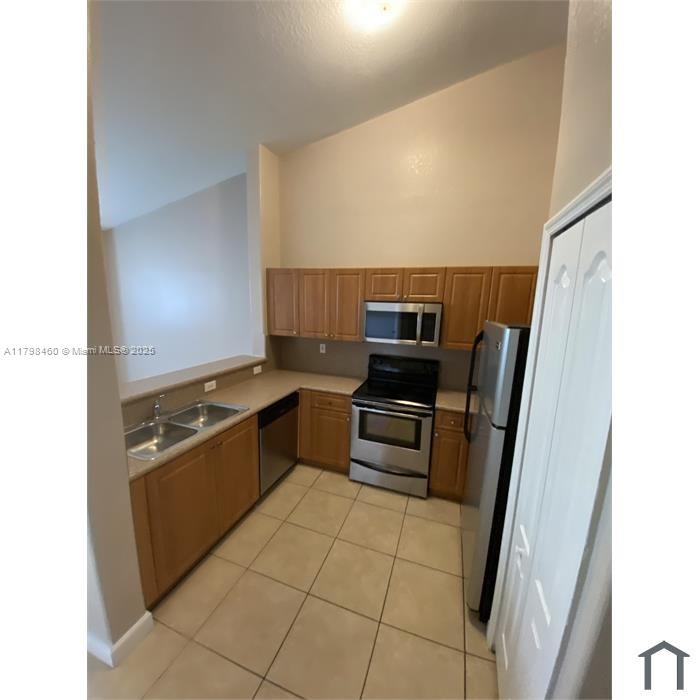 1656 Se 29th Ct 105 Property Photo 4