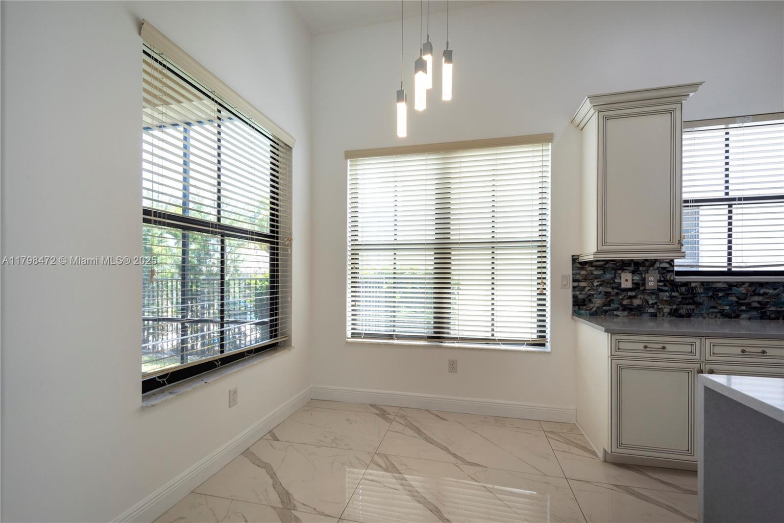 8513 Nw 41st St Property Photo 13