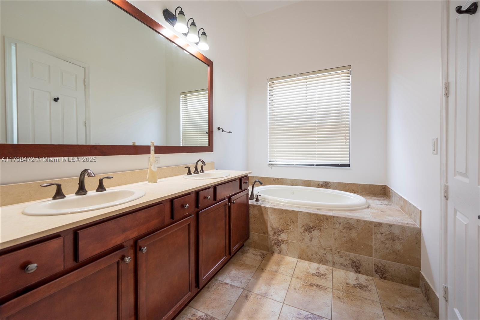 8513 Nw 41st St Property Photo 16