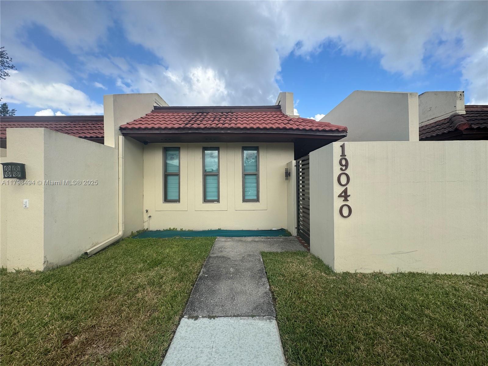 19040 NW 65th Ct Property Photo 1