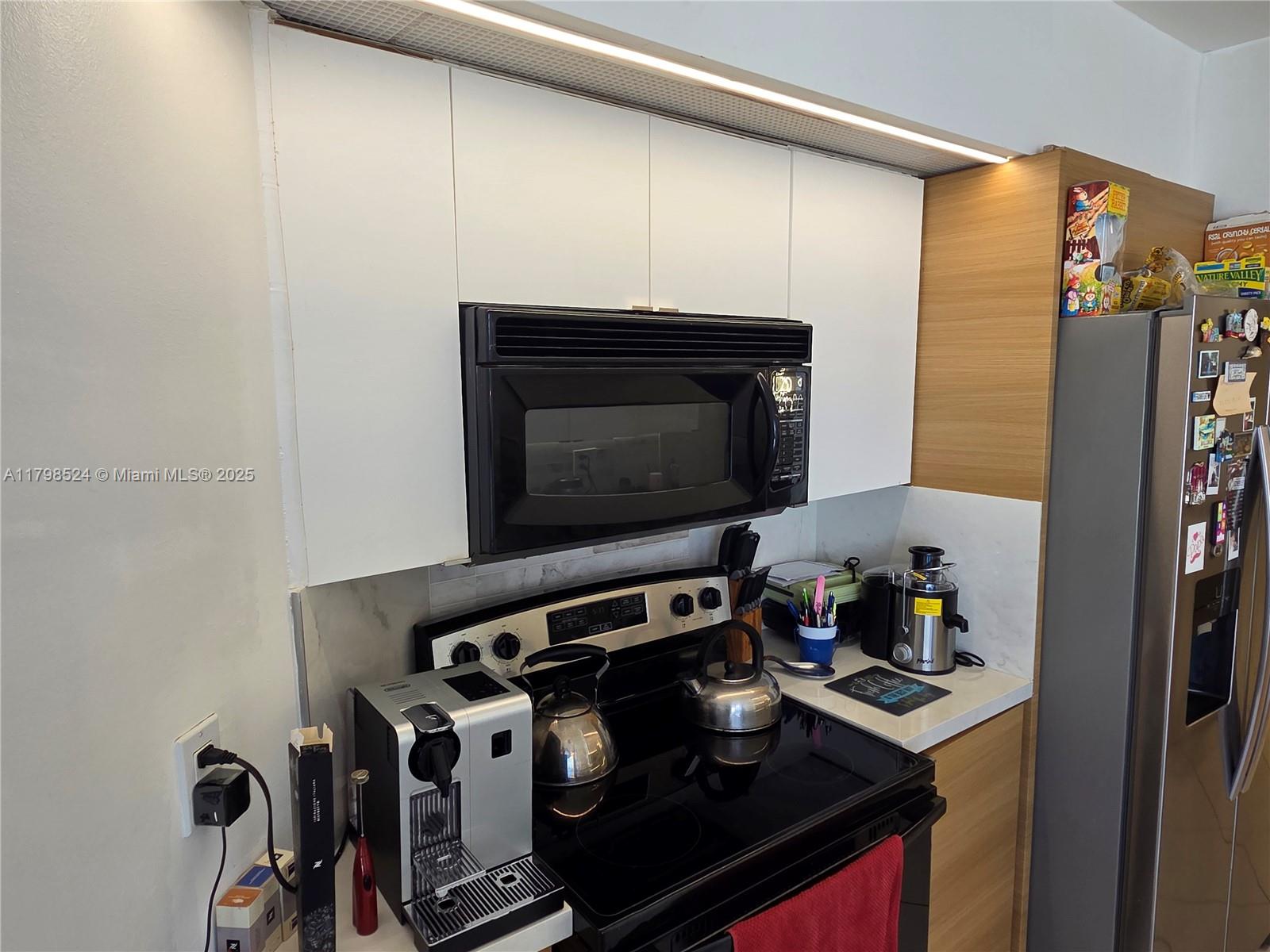 16425 Collins Ave 312 Property Photo 11