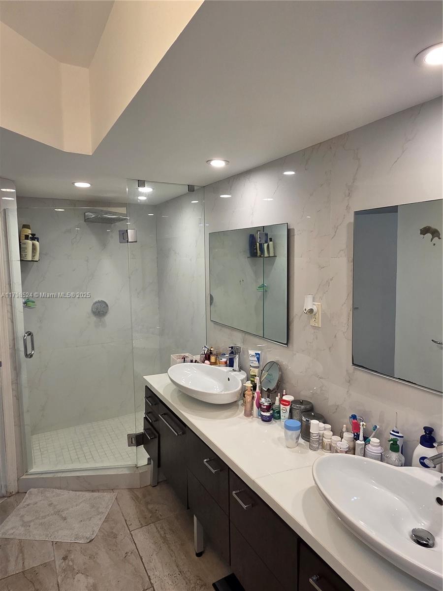 16425 Collins Ave 312 Property Photo 16