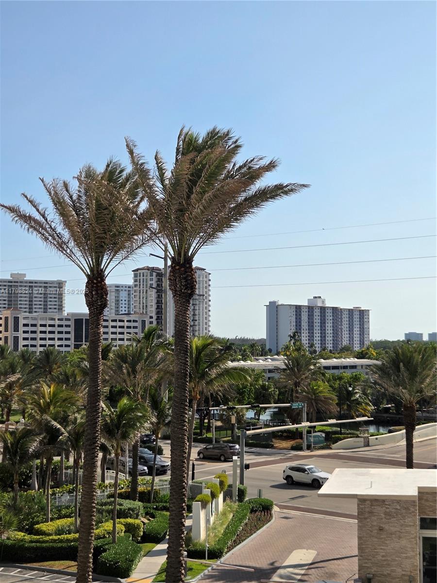 16425 Collins Ave 312 Property Photo 28