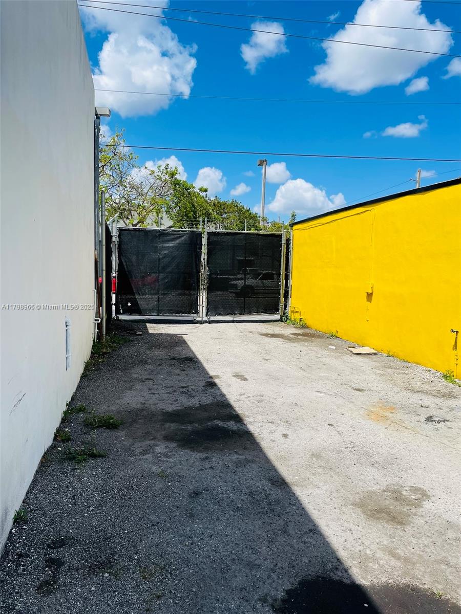 5930 Thomas St Property Photo 16