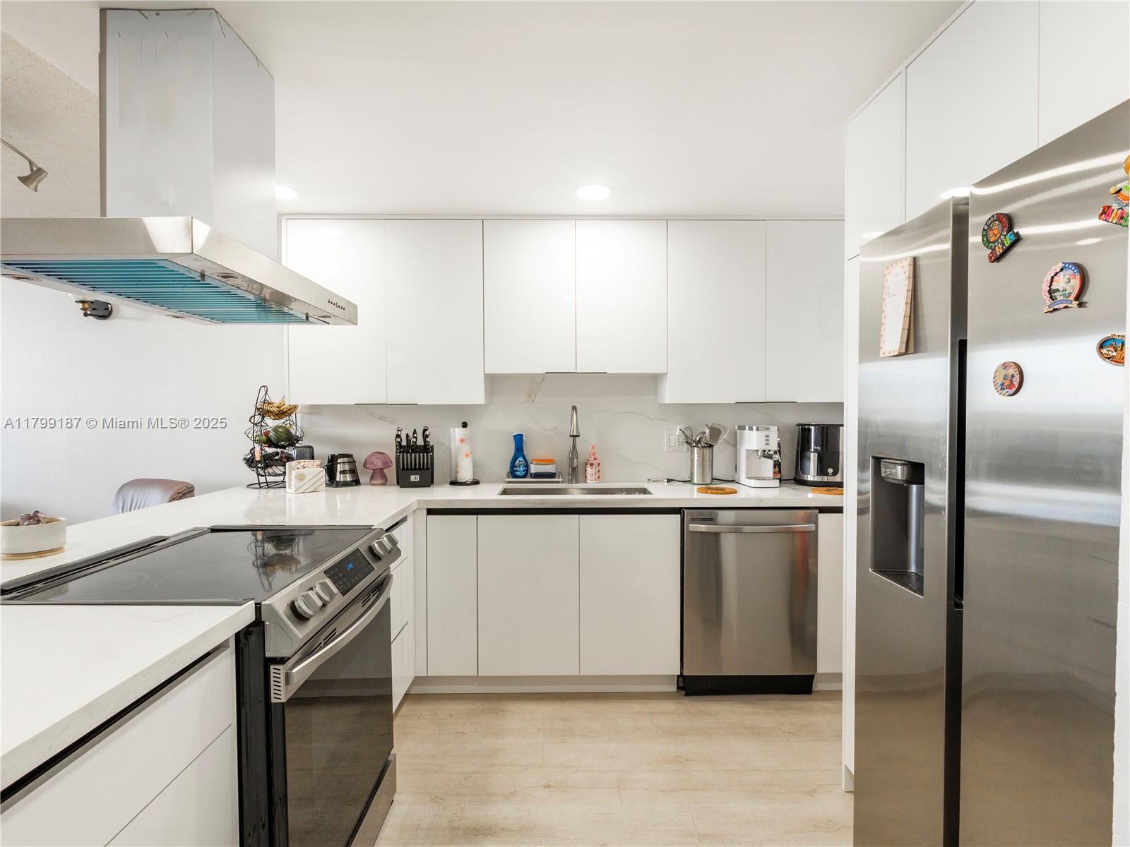 1825 W 44th Pl 1205 Property Photo 1