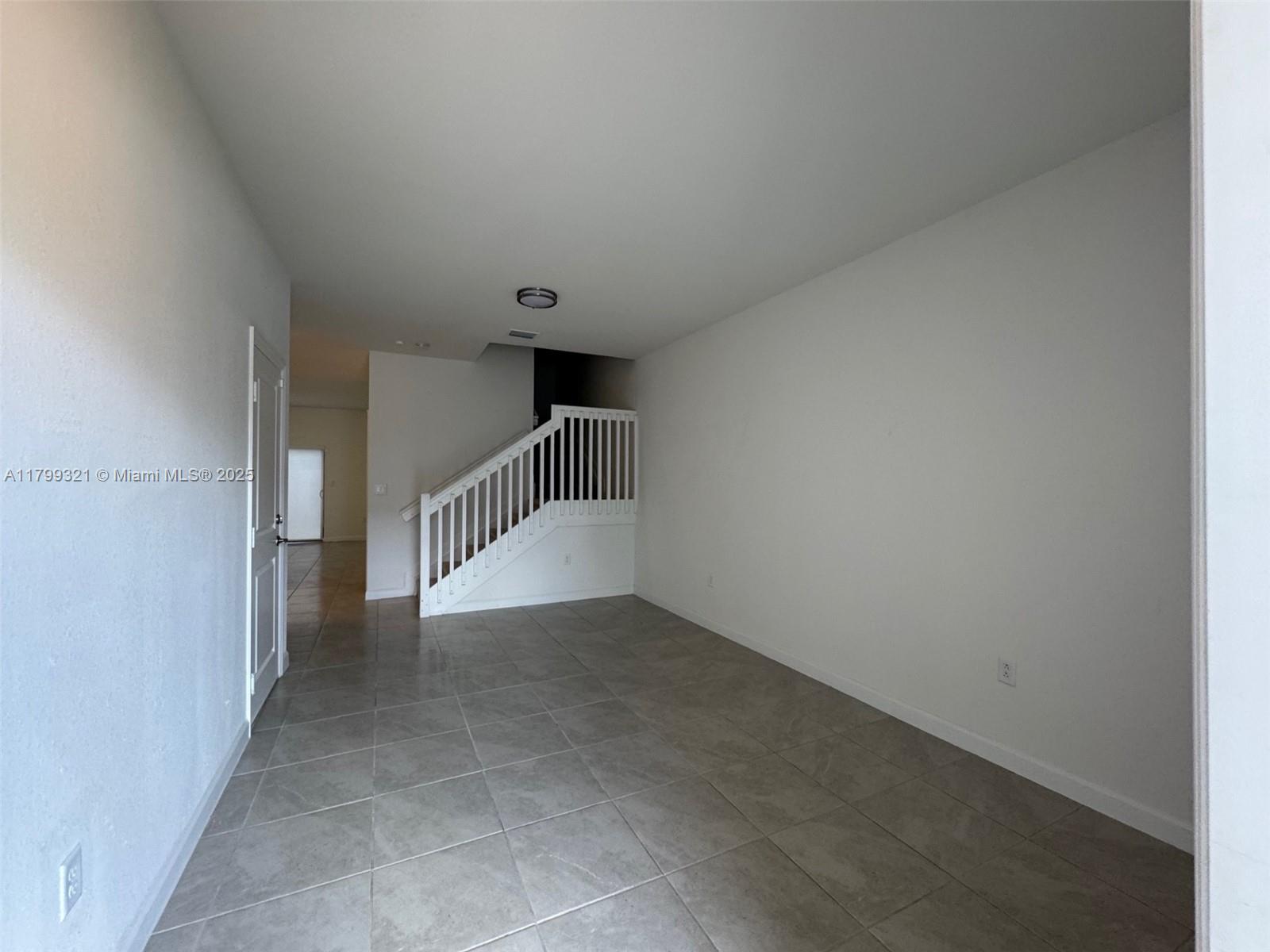 11919 Sw 247th Ter . Property Photo 8