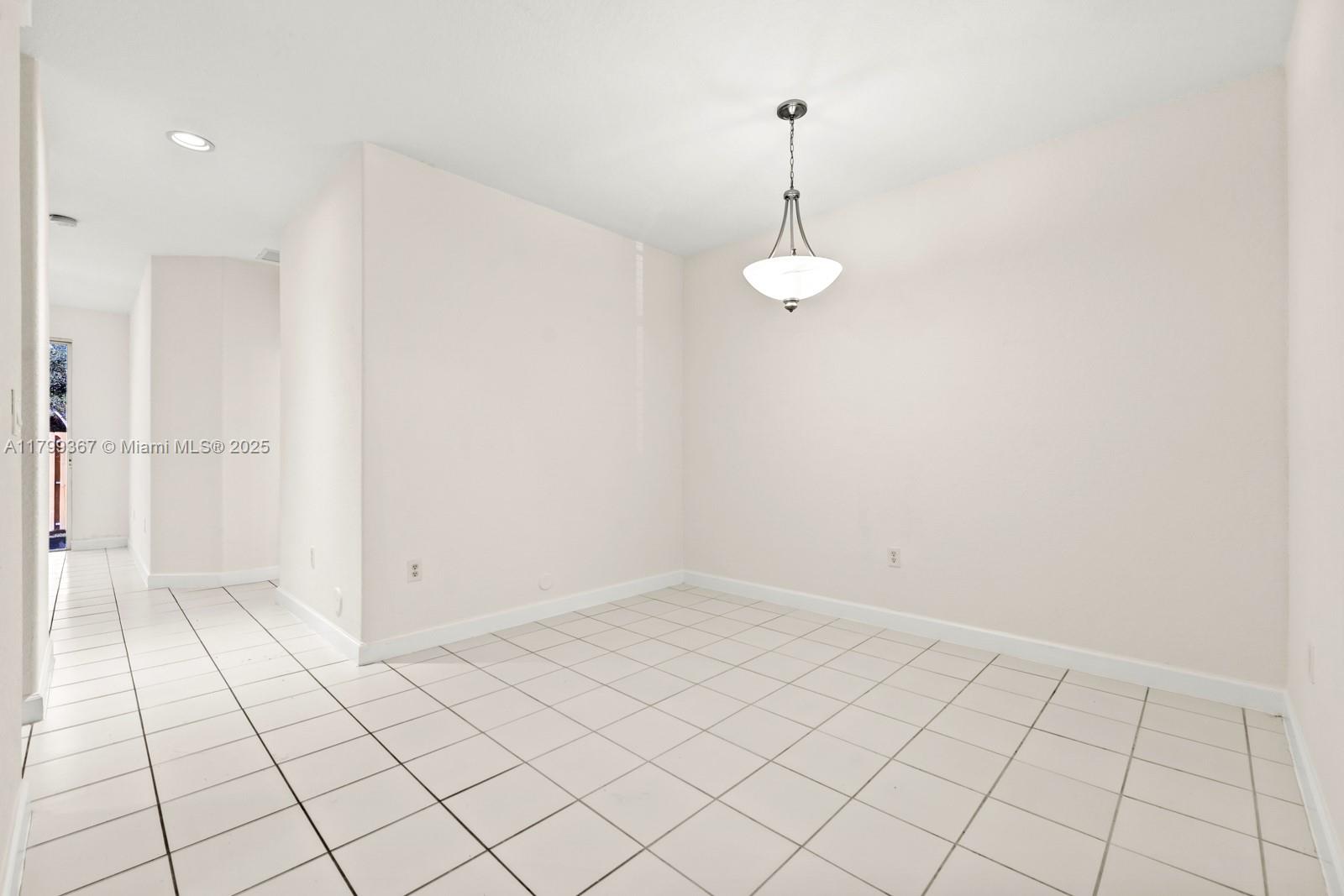 2523 Se 14th Ct Property Photo 6