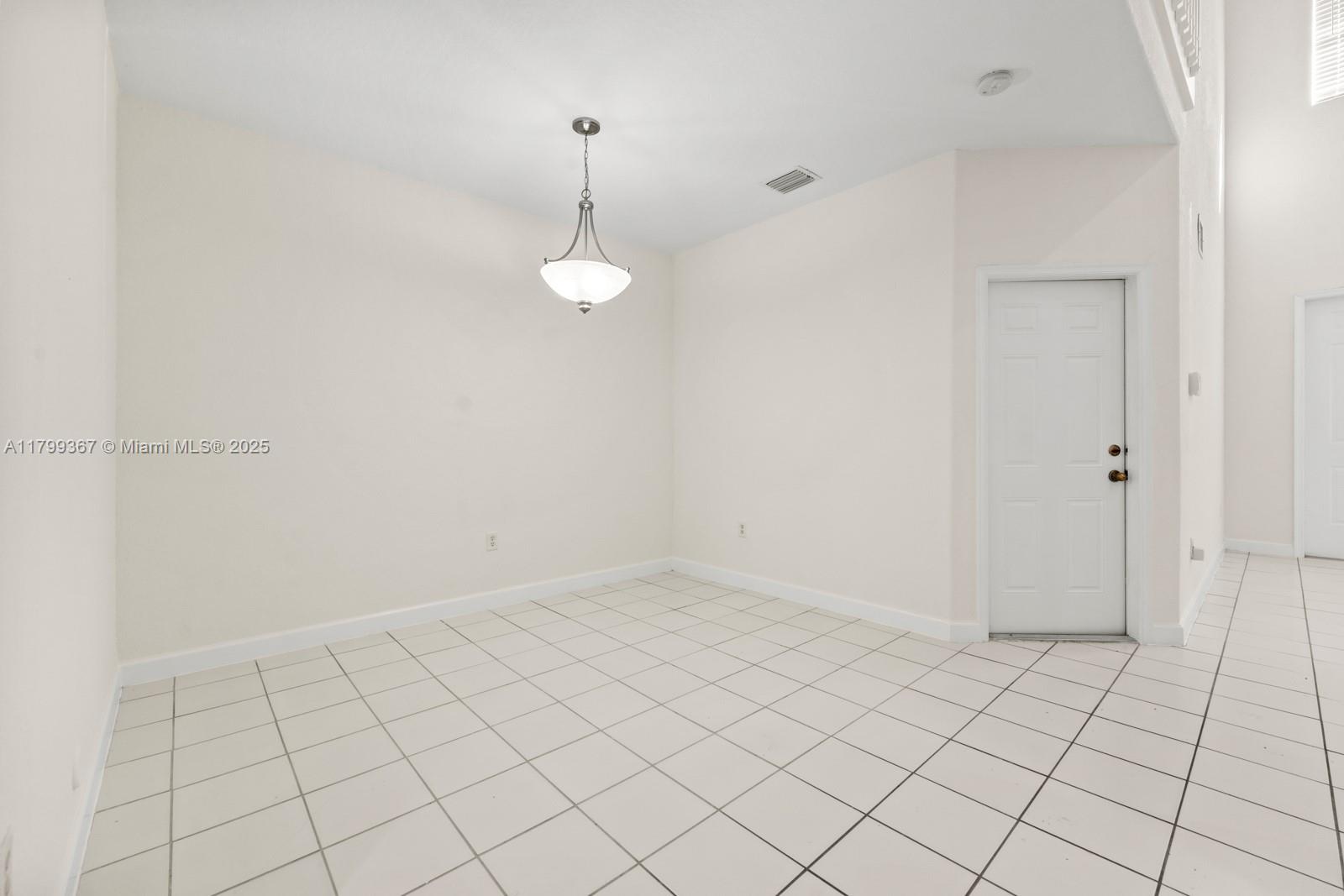 2523 Se 14th Ct Property Photo 8
