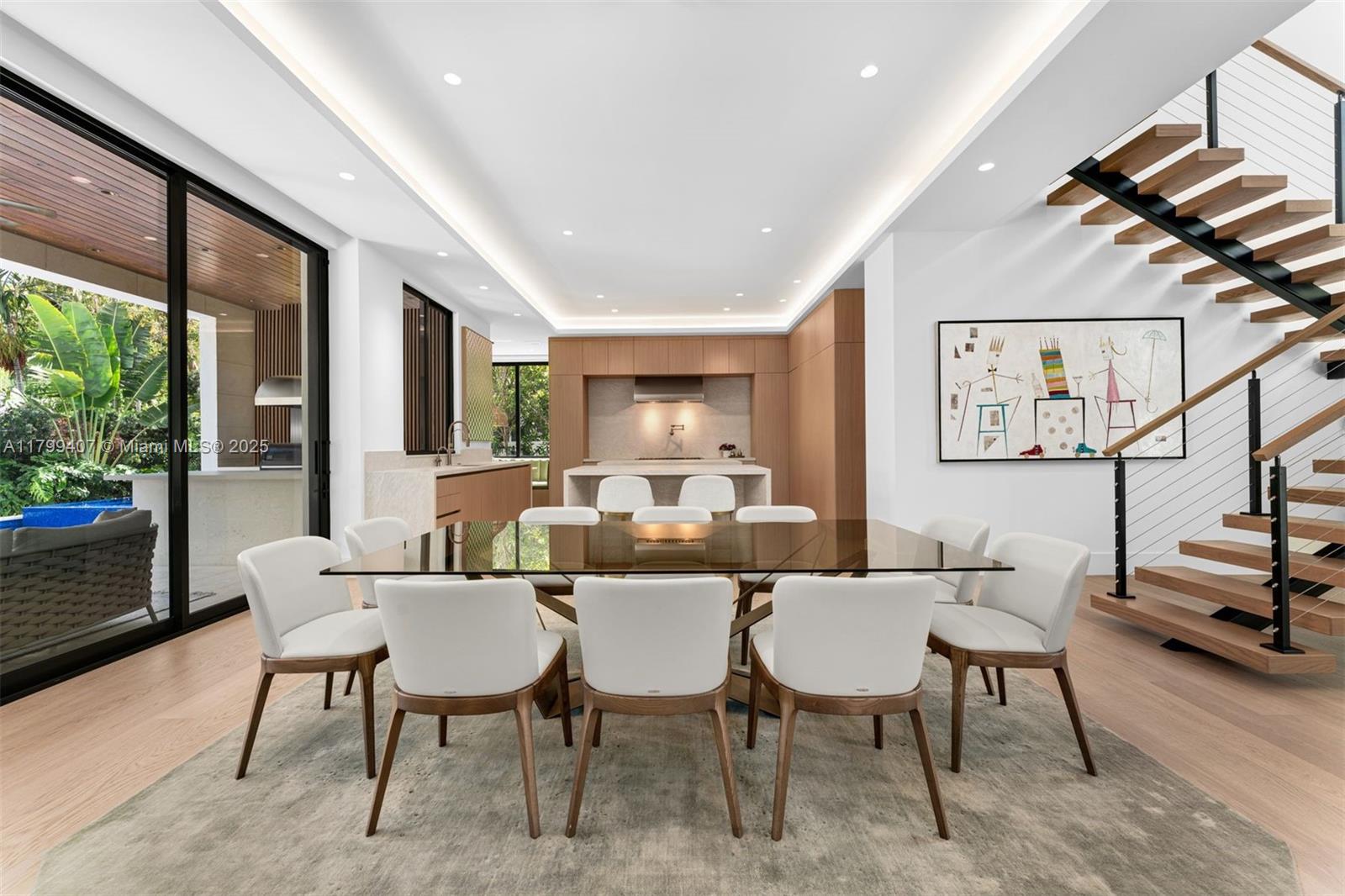 2323 Sw 2nd Ave Property Photo 3