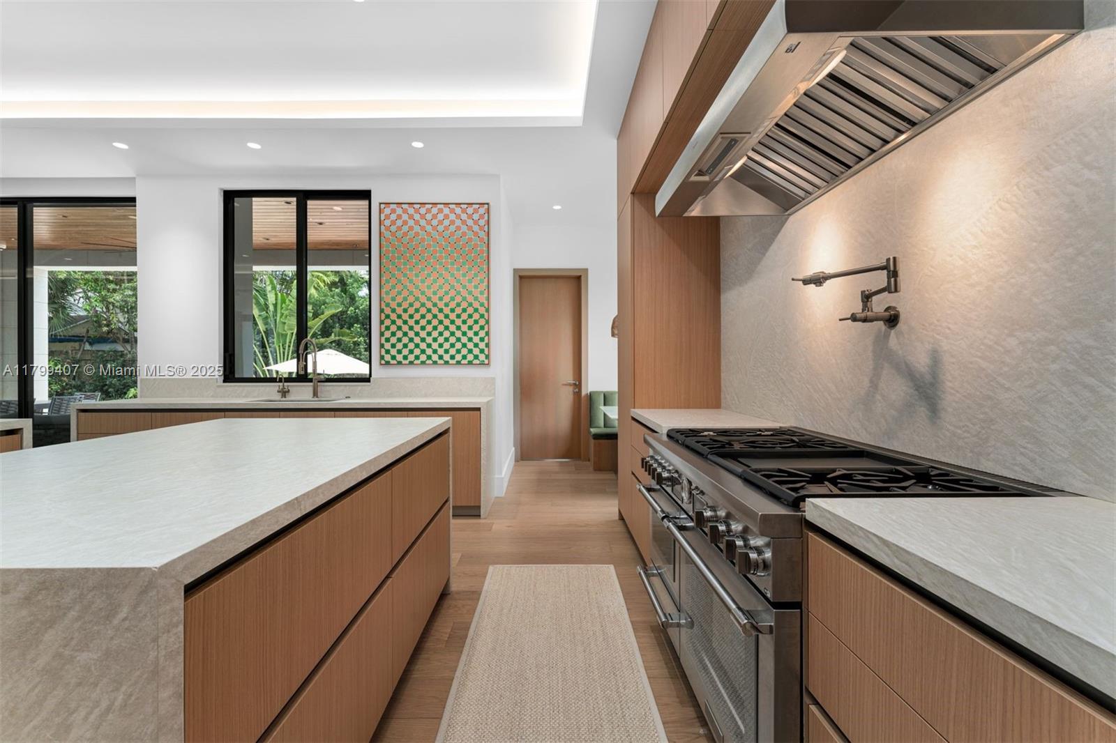 2323 Sw 2nd Ave Property Photo 4