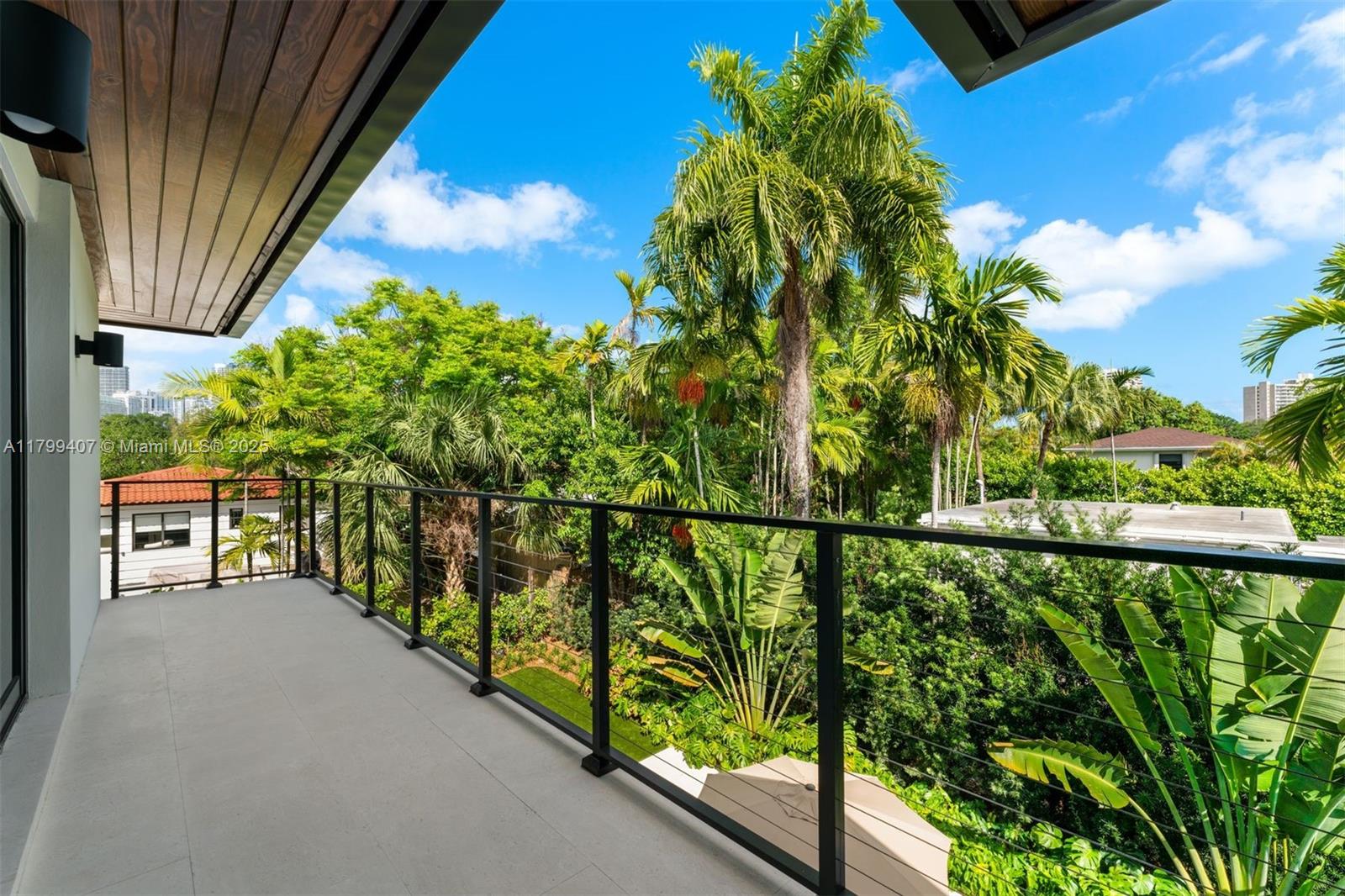 2323 Sw 2nd Ave Property Photo 12